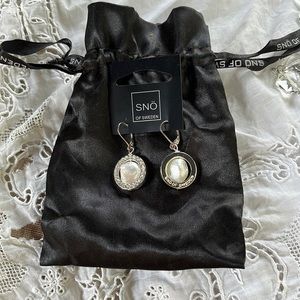 Sno of Sweden earrings